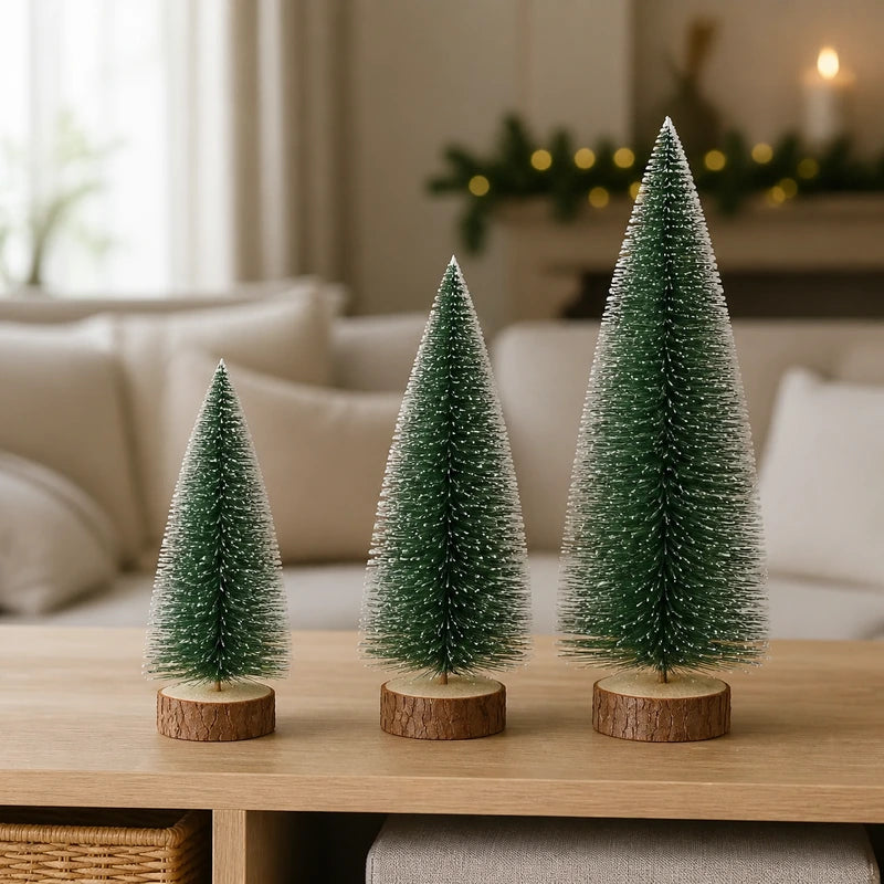 Kit 3 Mini Árvores de Natal Nevadas com Pé de Madeira para Mesa (20, 15 e 10 cm)