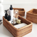 Cesto de palha trançada para decoração e organização, estilo rattan, da Angel & Home, com detalhes naturais e acabamento artesanal