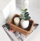 Cesto de palha trançada para decoração e organização, estilo rattan, da marca Angel & Home, visual elegante e artesanal.