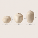 Trio de vasos decorativos em cerâmica bege no estilo Boho Chic, ideal para sala, da marca Angel & Home.