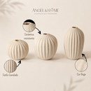 Trio de vasos decorativos em cerâmica bege no estilo boho chic, ideal para decorar sala, da marca Angel & Home.