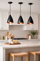 Kit com 3 pendentes de lustre Vegas em acabamento preto e cobre, iluminação decorativa moderna da Angel & Home.