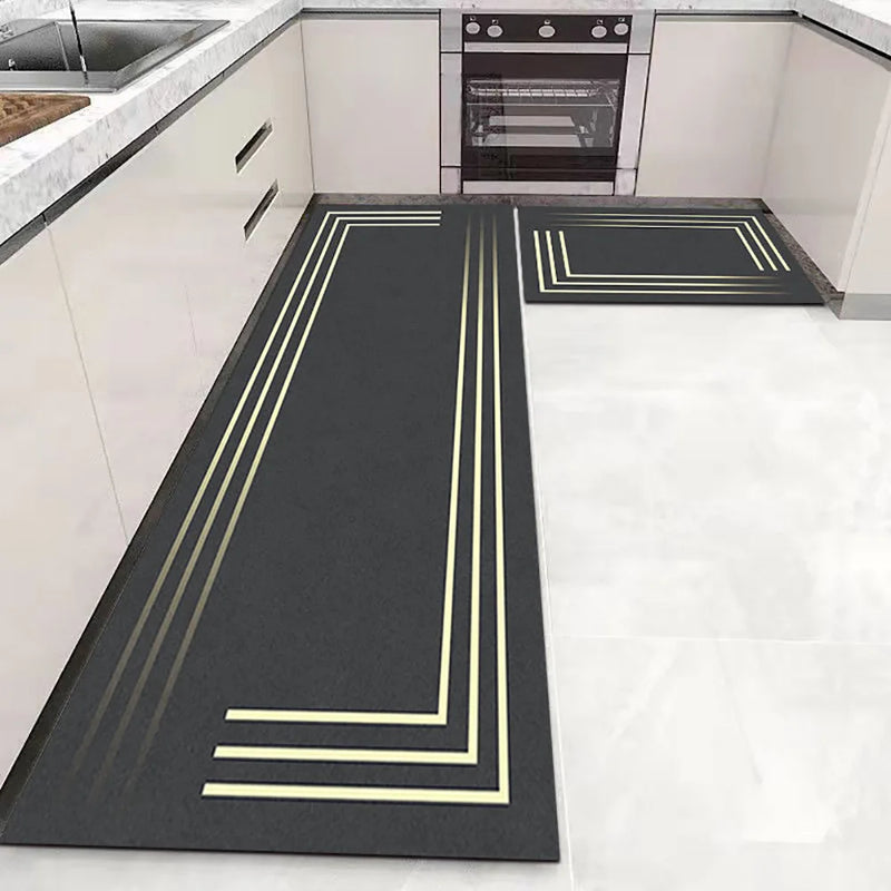 Tapete antiderrapante para cozinha preto da Angel & Home, absorvente e versátil, com textura macia e resistente ao uso diário.