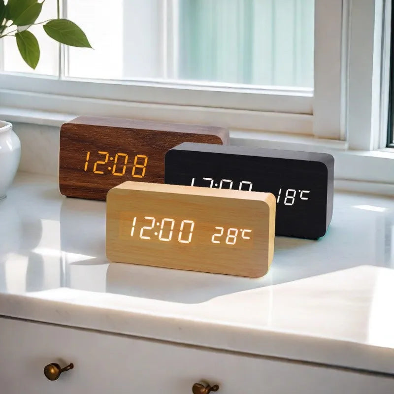 Relógio digital de mesa com despertador LED decorativo da Angel & Home, exibindo hora em tela clara e moderna.