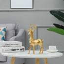 Casal de Renas Decorativas em Resina com Acabamento Polido: Escultura Geométrica para Sala, Estante e Aparador