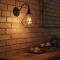 Luminária arandela de parede retrô com detalhe diamante aramado, modelo bivolt da Angel & Home, iluminação moderna e elegante
