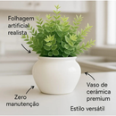 Vasinho de cerâmica com folhagem de eucalipto artificial para decoração