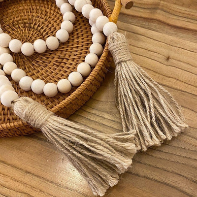 Cordão Decorativo de Contas em Madeira com Borla – Toque Natural e Aconchegante